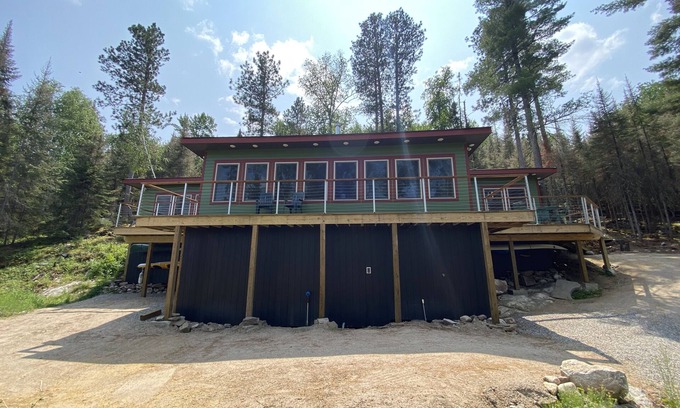 Crane Lake Cabin | Whitefish Cabin + Private Sauna!
