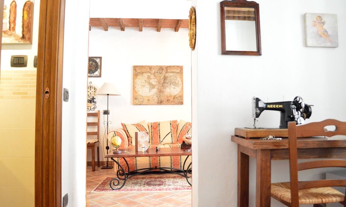 Montepulciano Apartment | WI FI FIBER Cozy Studio with "Trunk"