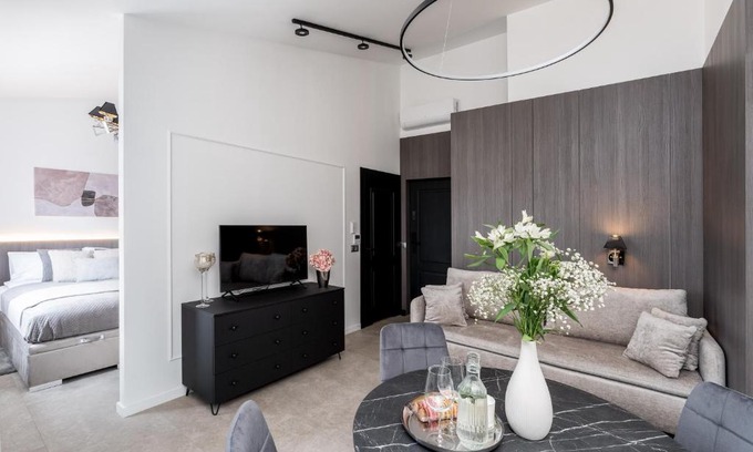 Wesoła Zachod Apartment | Wielopole Top Floor Apartments by Hostly
