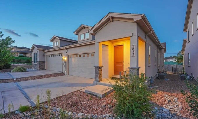 Rockrimmon House | Wild Rye, Modern | Pikes Peak Views | Near USAF