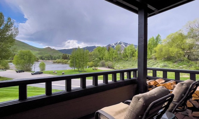 Elkhorn Condo | Wildflower Retreat with Resort Access | Pool, Golf, and More!