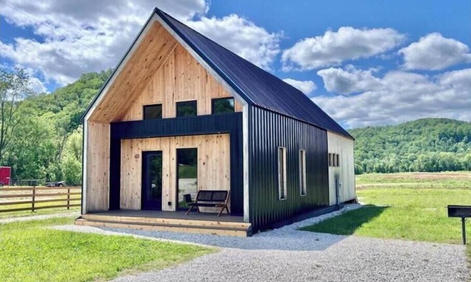 Stanton Cabin | Wildflower Walk at Three Suns Cabins