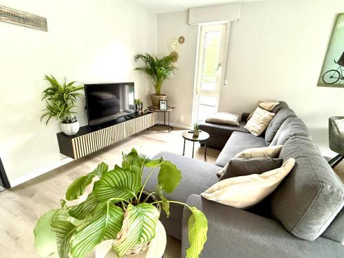 Heppens Apartment | Wilhelmines Hafenliebe am Park mit Balkon, Netflix, & Privatparkplatz