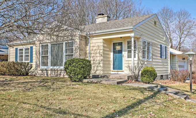 Williams Bay House | Williams Bay Retreat: Walk to Lake Geneva & Town!