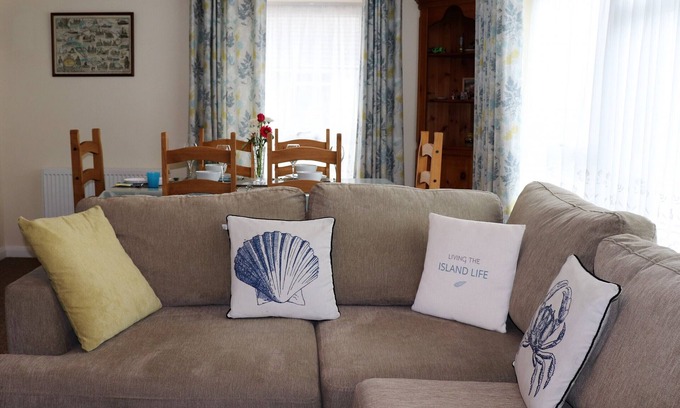 Nettlestone Ski Chalet | Willow-Oak