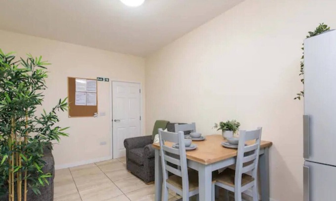 Derby House | Wilson Street Rm. 21- Cheerful and Bright Double En-suites in Derby