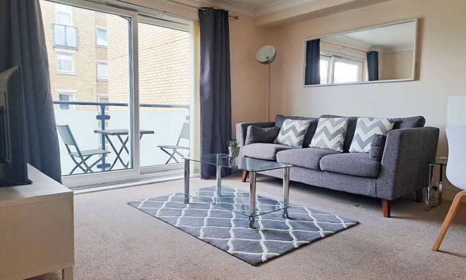 Wimbledon Apartment | Wimbledon Apartment Is a Fantastic 1 Bedroom Apartment in the centre of Wimbledon with free parking!