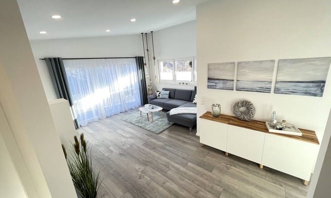 Wremen Apartment | Windward modern new-build apartment near the beach *Wallbox*