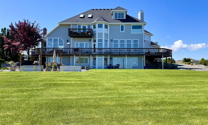 Tri-Cities House | Wine Country Getaway with Amazing Views