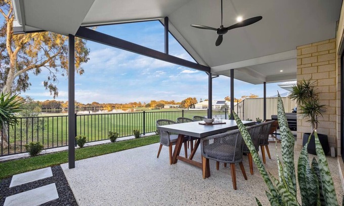 Dunsborough House | Wine Down Golfside Luxe Near Dunsborough Town