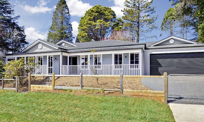 Blackheath House | Winsome | New Modern home beautifully decorated | close to center of Blackheath