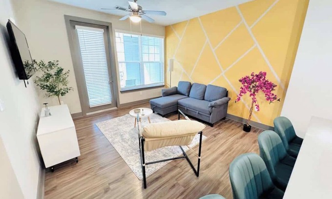 Florida Central Atlantic Coast Apartment | Winter Garden King Bed Pet-Friendly 15 Min to Park