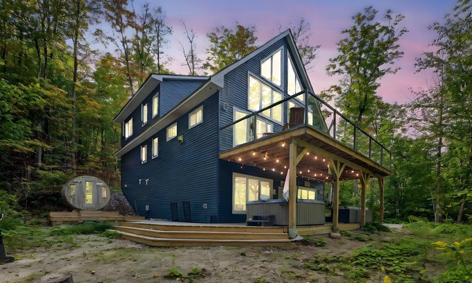 Dysart et al Cabin | Winter getaway, Hot Tub, Sauna, EV Charger