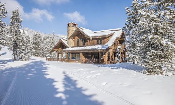 Spanish Peaks Cabin | Winter in Big Sky! Spanish Peaks Cabin with Ski-in/Ski-out Access! Hot Tub!
