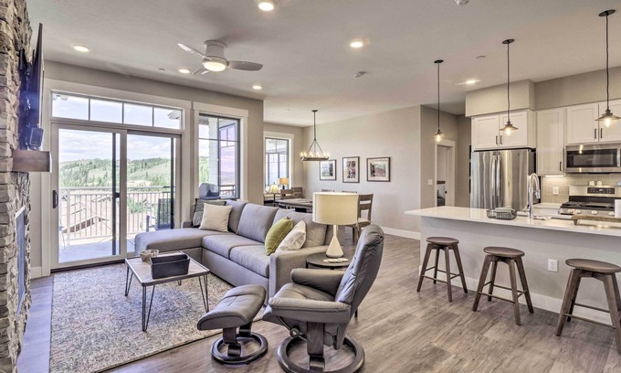 Winter Park Condo | Winter Park Condo w/Fireplace - 4 Mi to Slopes!