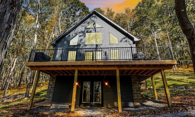 Alpine Lake House | Wintervue: Escape to Nature – Spacious, Pet-Friendly Retreat in WV