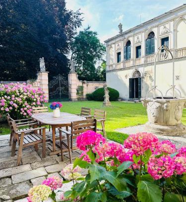 Sant'Agostino Villa | Wisteria Lodge by Veneto Villa