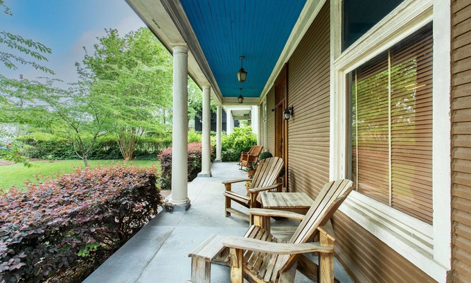 Belmont - Hillsboro House | Wisteria: Prime Location in 12South | Walkable