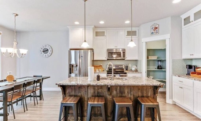 Sunset Heights House | Within Minutes of UVU, Pet Friendly, 2 CarGarage!