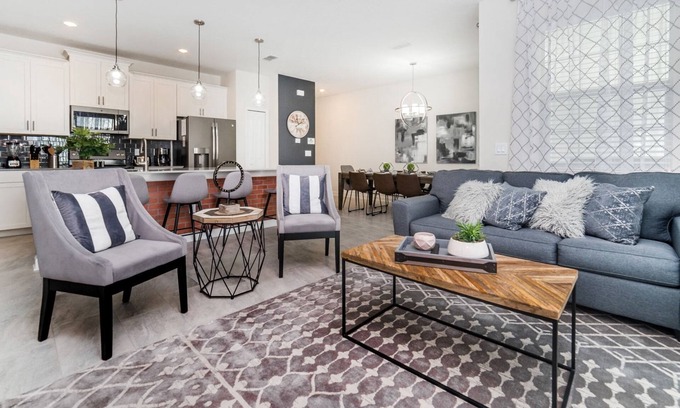 Kissimmee House | WMA4951 Summary: Stor