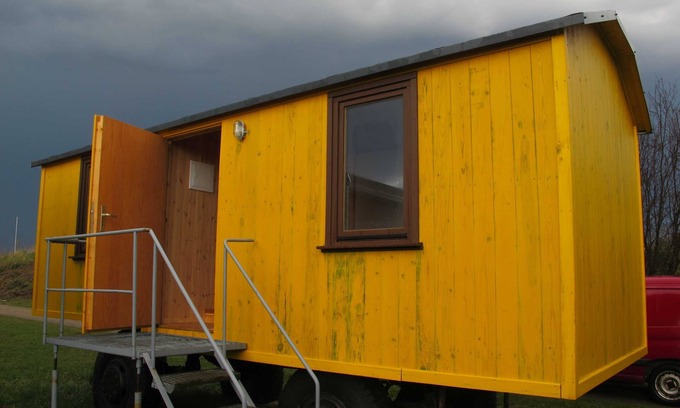 Buchberg Cabin | Wohnwagen 2 - Raum Rechts - Wohnwagen im Wangeliner Garten mit Sommerküchen - Nutzung