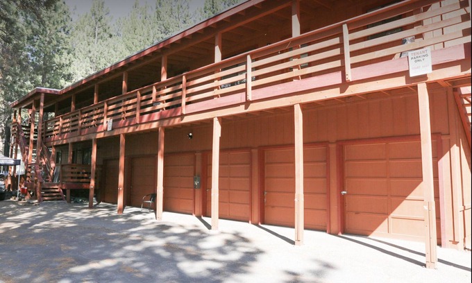 Mammoth Lakes Apartment | Wonderful 2 Bed Room Ski Condo. Walk to The Village.