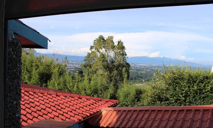 San Isidro Bed & Breakfast | Wonderful climate at 4000ft. Great views of the entire Central Valley!