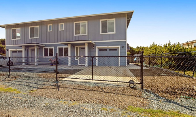Rockaway Beach House | Wonderful duplex with central AC, 2 washer/dryers, 1 minute walk to beach