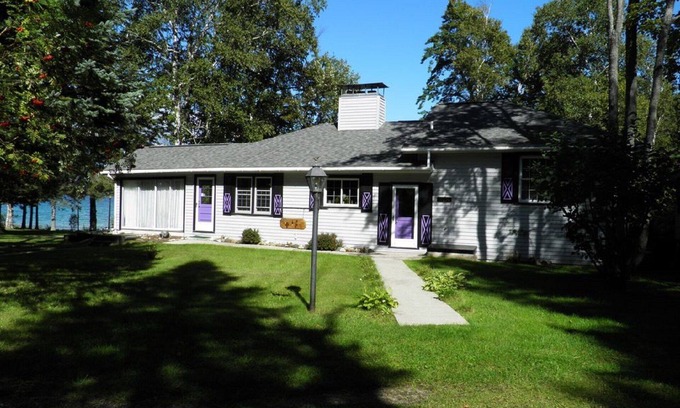 Cheboygan Cottage | Wonderful Lake Huron Family Cottage - Convenient Location - Great Internet!