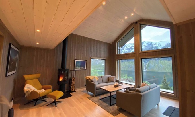 Dalsbygda Cabin | Wonderful, modern cabin, 15 minutes from Geiranger