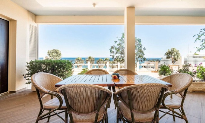 Ameijeira Condo | Wonderful Ocean View Beach Apartment