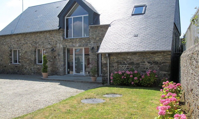 Bretteville-sur-Ay House | Wonderful private villa for 6 people with WIFI, TV, terrace, pets allowed and parking