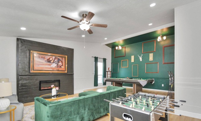 Mission Bend House | WONDERFUL Pool house, 4 bedrooms, 2.5 baths near Chinatown
