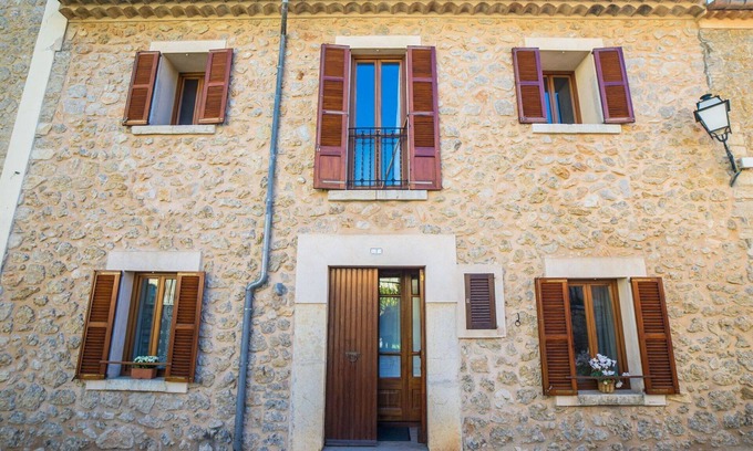 Mancor de la Vall House | Wonderful private villa for 8 people with hot tub, A/C, WIFI, TV and patio