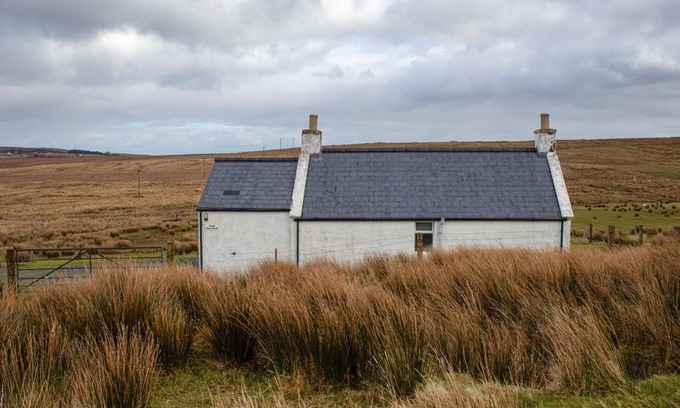 Staffin House | Wonderful private villa for 2 people with WIFI and TV