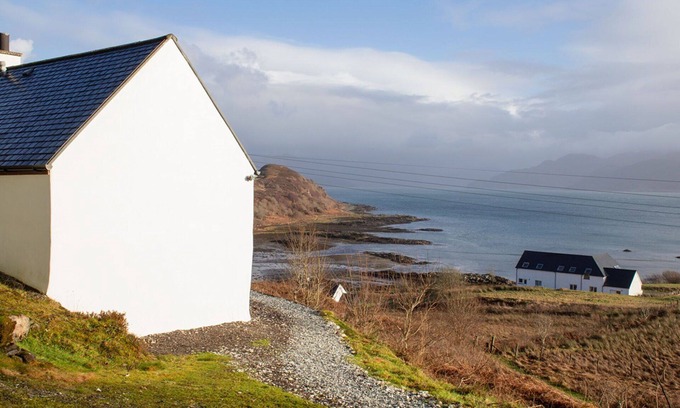 Breakish House | Wonderful private villa for 6 people with WIFI and TV