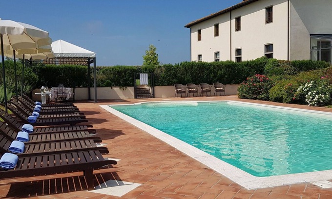 Le Piazze Villa | Wonderful private villa with sauna, private pool, WIFI, A/C, hot tub, TV, patio, close to Cortona