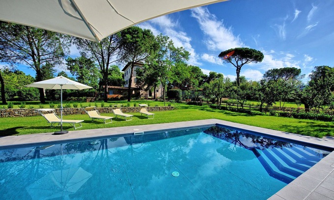 Le Piazze Villa | Wonderful private villa with WIFI, private pool, A/C, TV, panoramic view, parking, close to Arezzo