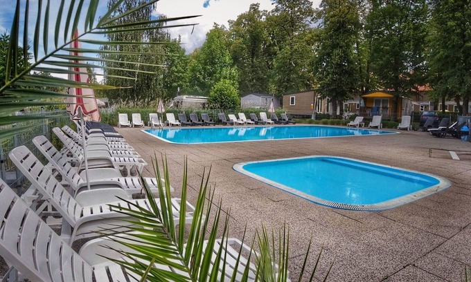 Dolni Pocernice House | Wonderful private villa for 4 people with pool, WIFI, terrace, pets allowed and parking
