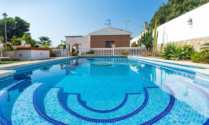 Motril House | Wonderful private villa for 5 people with WIFI, private pool, A/C, TV, terrace and pets allowed