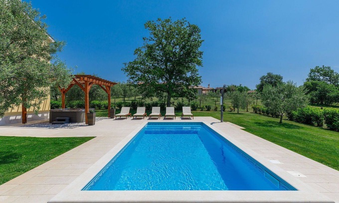 Vosteni Villa | Wonderful private villa for 8 people with private pool, WIFI, A/C, hot tub, TV and patio