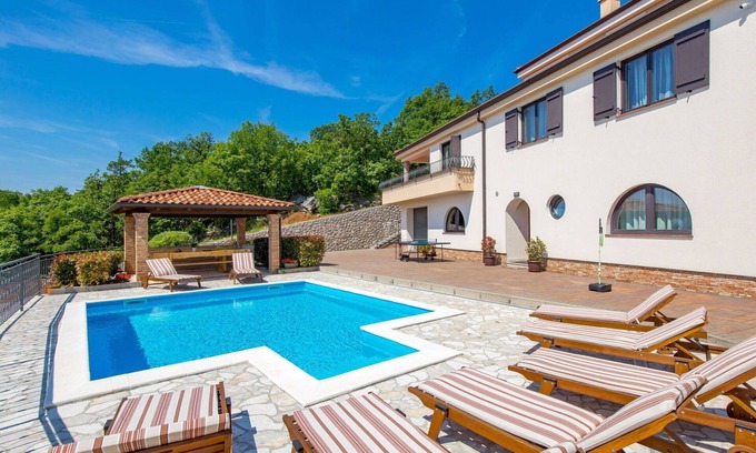 Viskovo House | Wonderful private villa for 12 guests with WIFI, A/C, private pool, TV, patio and parking