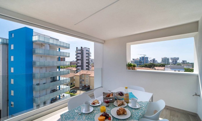 Lignano Sabbiadoro Apartment | Wonderful seaview apartment in a prestigious residence