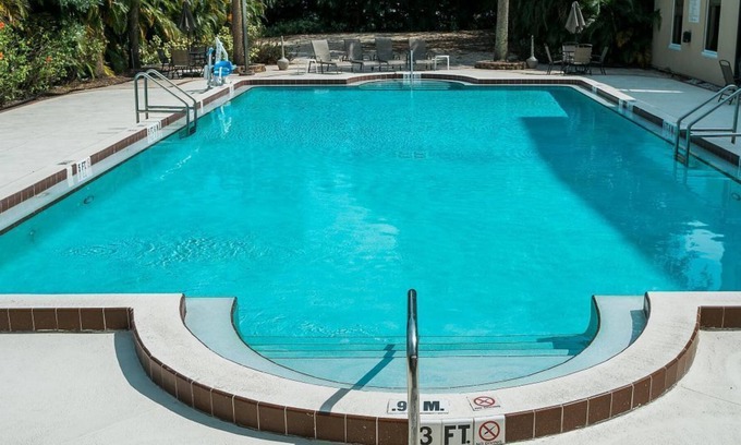 Tropic House | Wonderful Stay! 4 Lovely Units, Pool, Parking