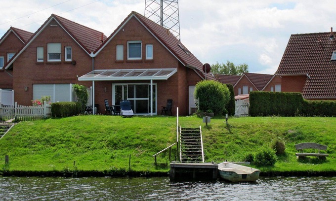 Grosefehn House | Wonderful villa for 4 people with WIFI, TV and terrace