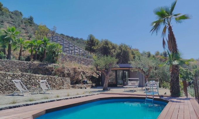 Civezza Villa | Wonderful villa for 2 people with private pool, A/C, WIFI, TV, patio, pets allowed and parking
