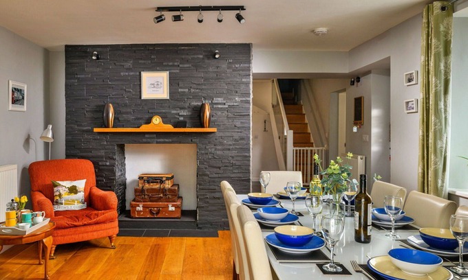 Cwmtirmynach House | Wonderful villa for 8 people with WIFI, TV and pets allowed