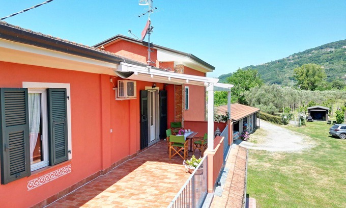 Aulla Villa | Wonderful villa for 4 guests with A/C, WIFI, TV, terrace and pets allowed, close to La Spezia