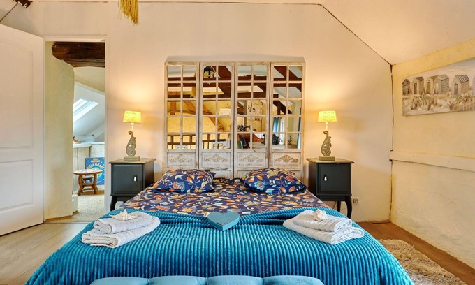Surville House | Wonderful villa for 4 guests with WIFI, hot tub, TV, terrace, pets allowed and parking