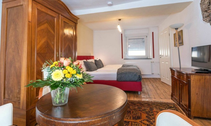 Ediger House | Wonderful villa for 8 guests with WIFI, TV, terrace, pets allowed and parking